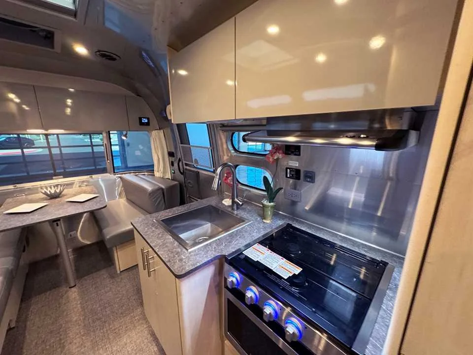 Used 2022 SILVER AIRSTREAM  image 24