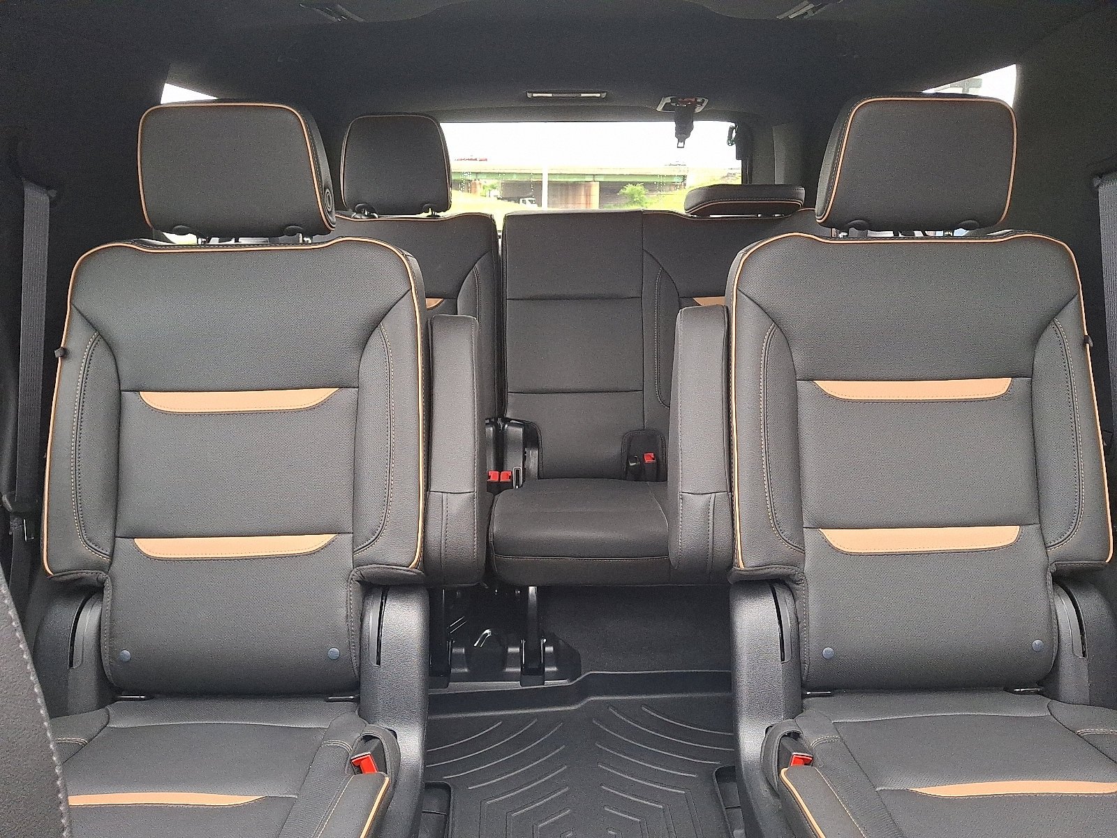 2023 GMC Yukon AT4 - Photo 15
