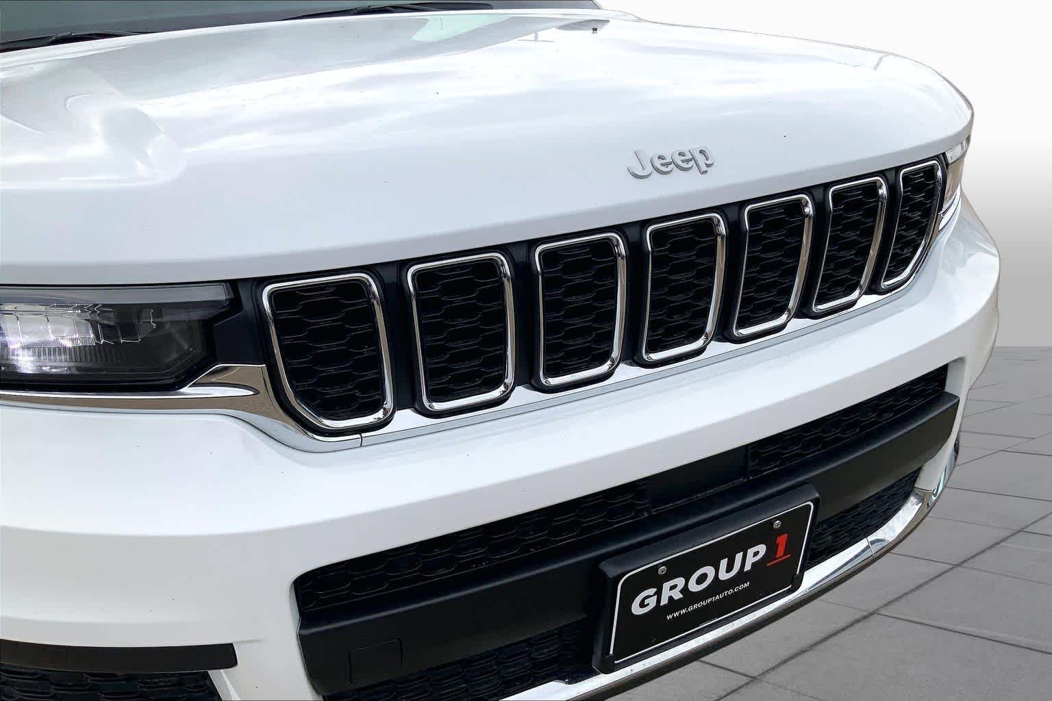 Used 2024 Bright White Clearcoat Jeep Laredo image 32