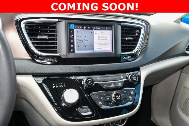 Used 2022 White Chrysler LX image 27