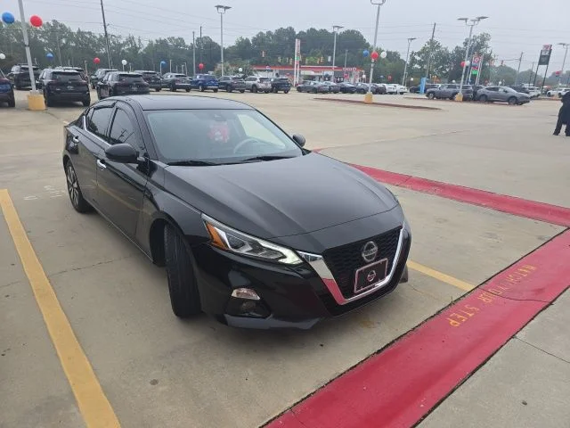 Used 2019 Black Nissan 2.5 SL image 1