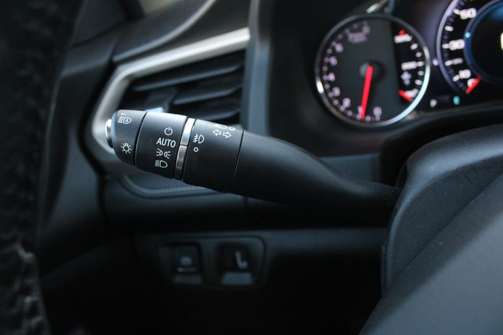 Used 2019 Silver GMC Denali image 13