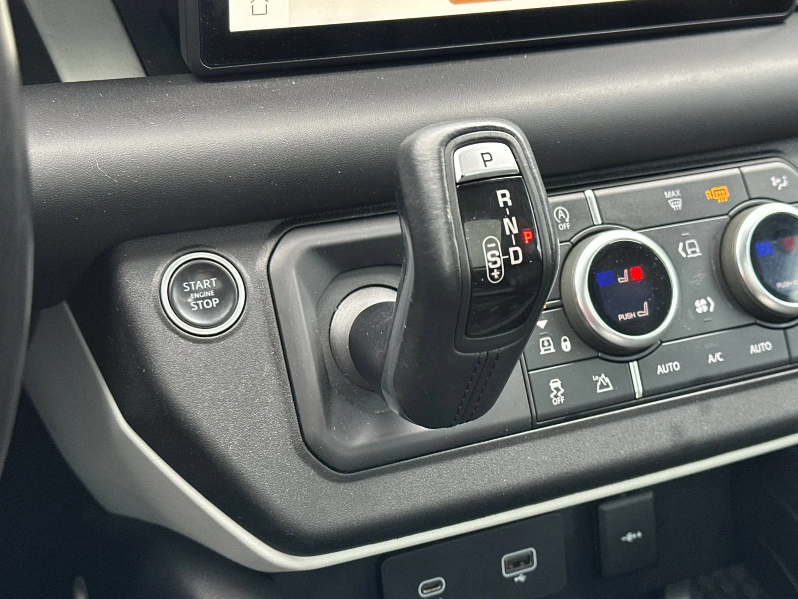 Used 2020  Land Rover  image 24