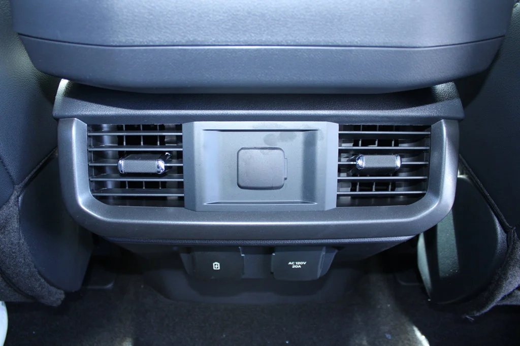 New 2026 Oxford White Ford Lariat® image 27