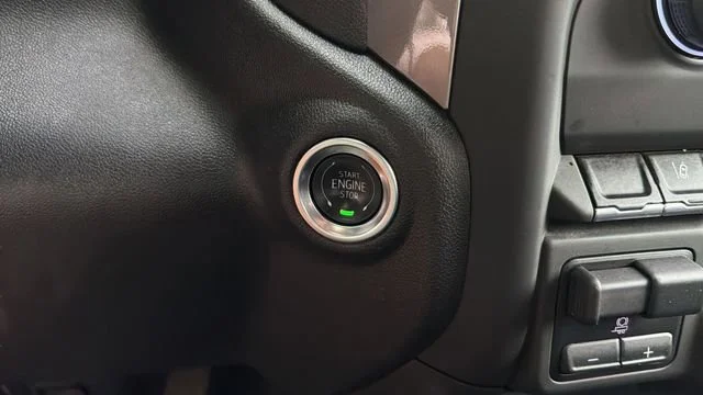 Used 2025 Summit White Chevrolet Custom image 27
