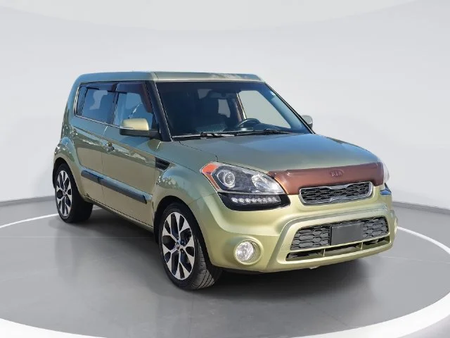 Used 2012 Green Kia Exclaim image 1
