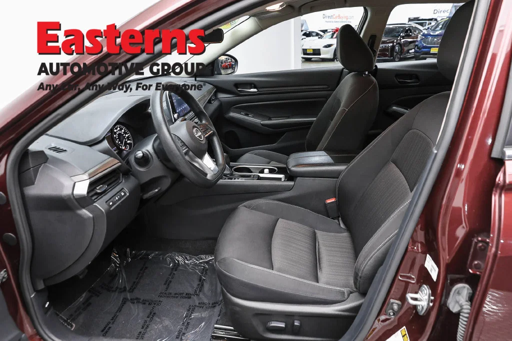 Used 2024 Red Nissan 2.5 SV image 5