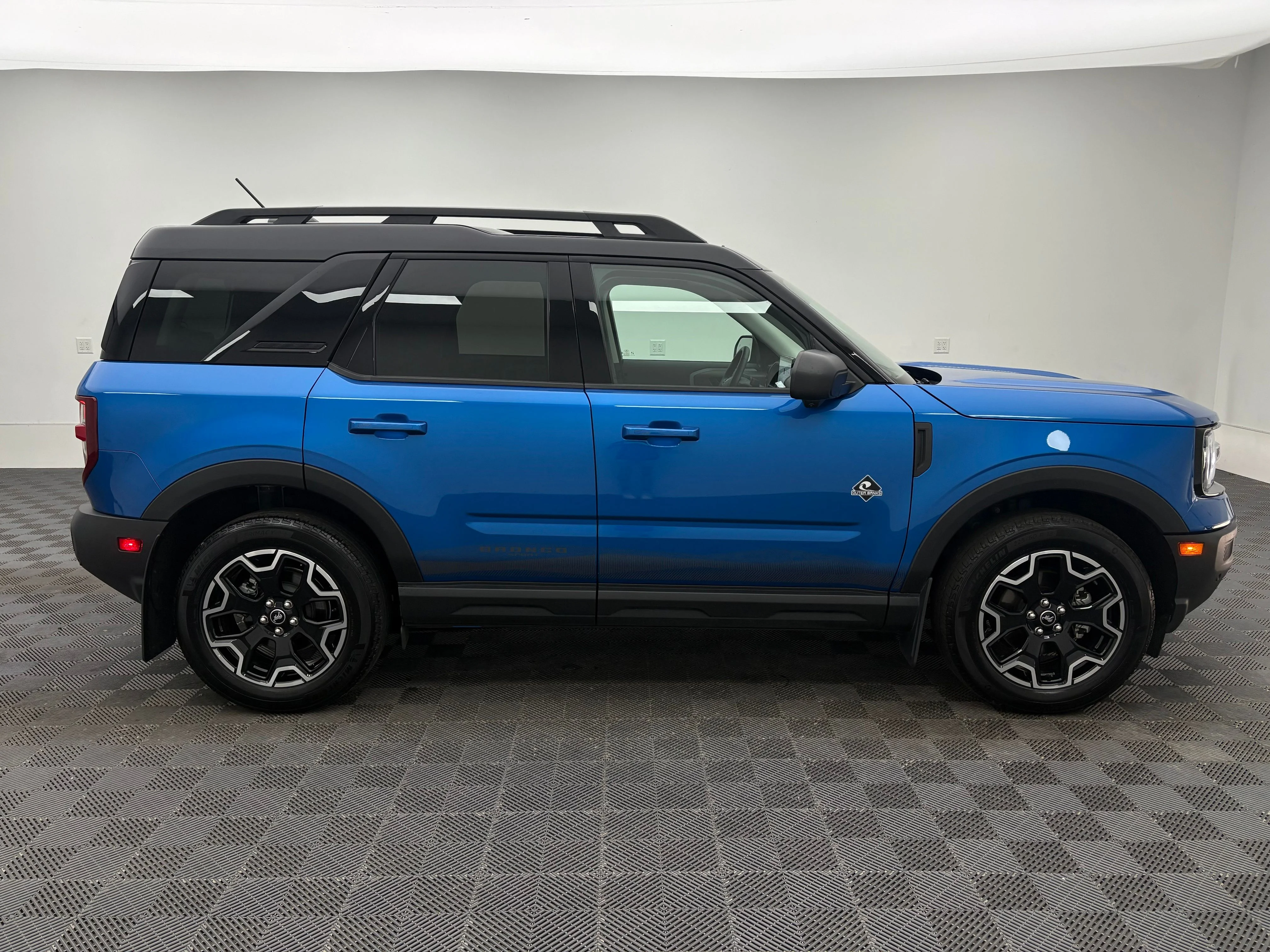 Used 2025 Blue Metallic Ford Outer Banks image 7
