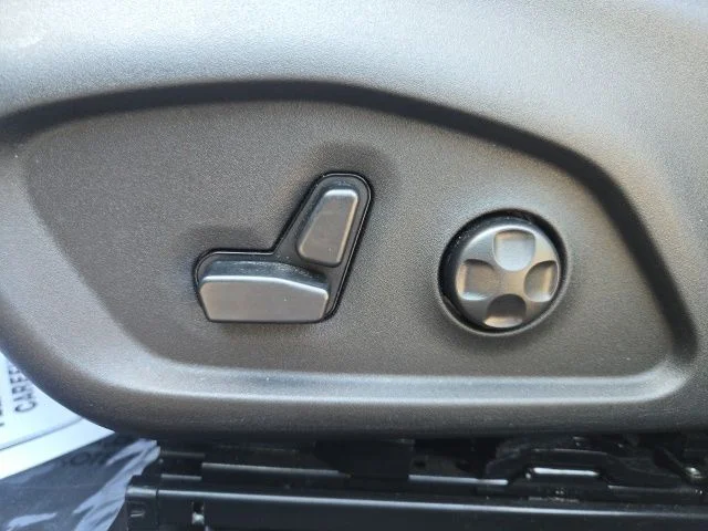 Used 2020 Silver Jeep Limited image 17