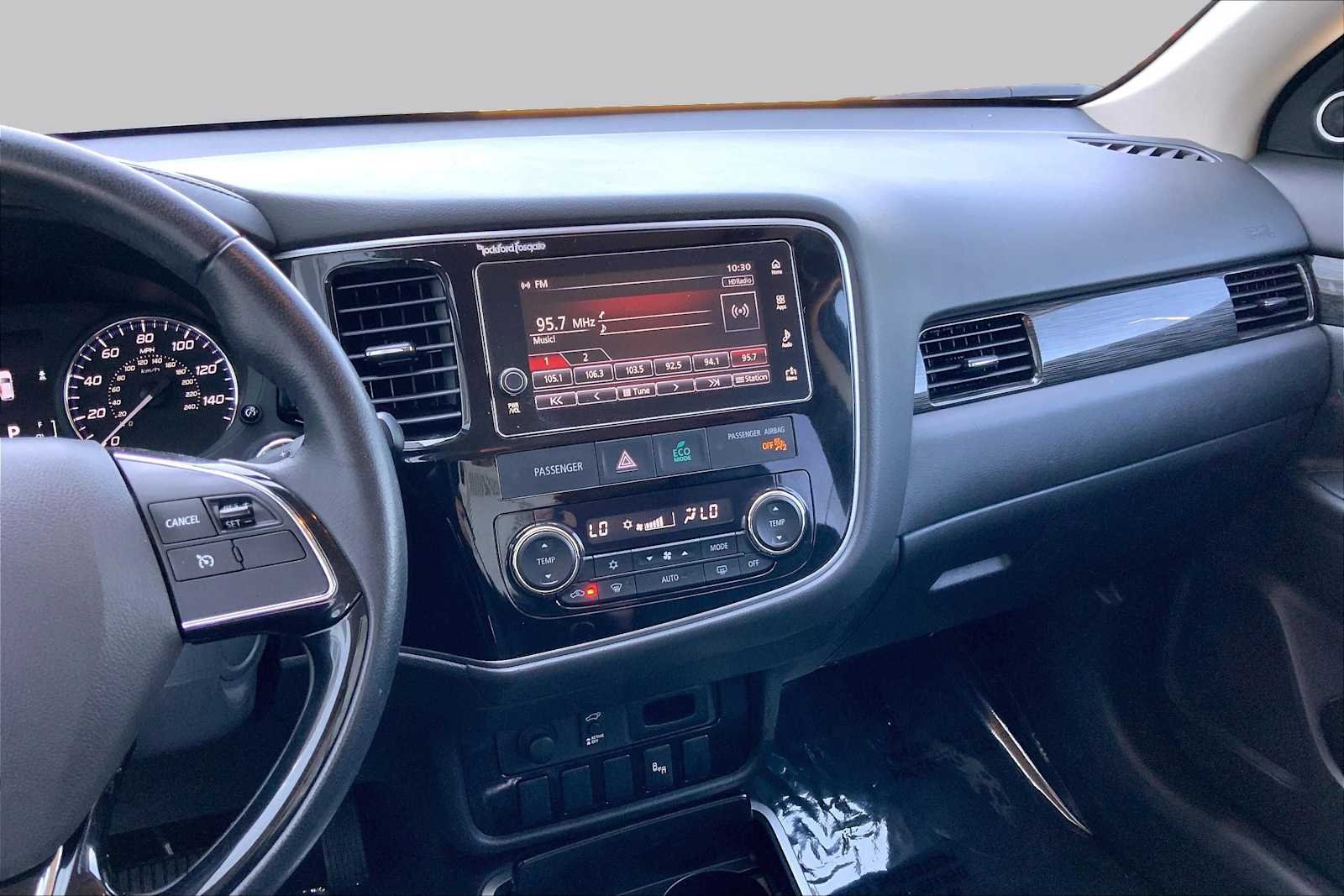 Pre-Owned 2017 Mitsubishi Outlander SEL