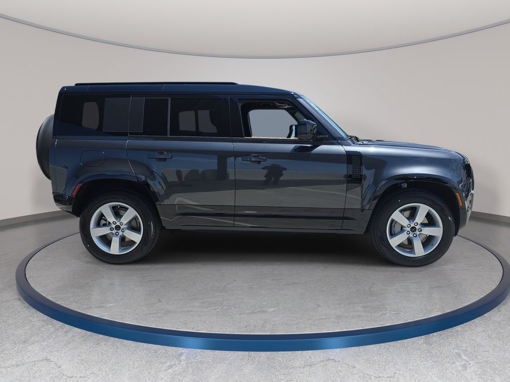 New 2026 Carpathian Grey Land Rover X-Dynamic SE image 4
