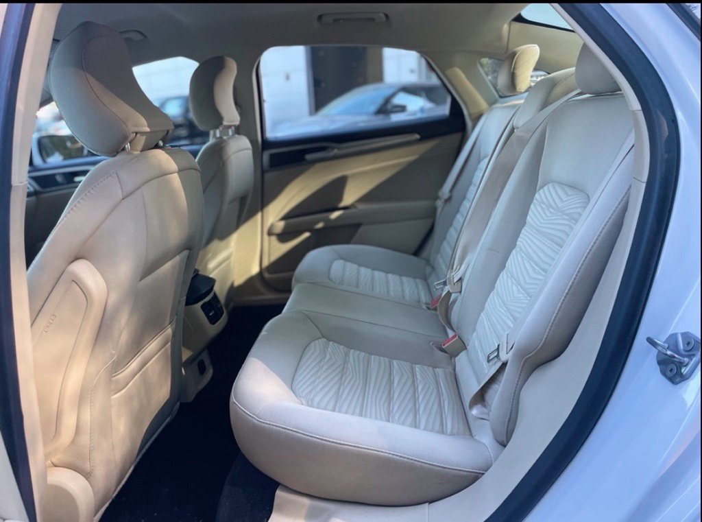 Used 2016 Oxford White Ford SE image 20