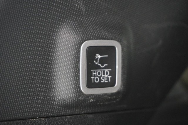 Used 2023 Diamond Black Crystal Pearlcoat Jeep Overland image 9