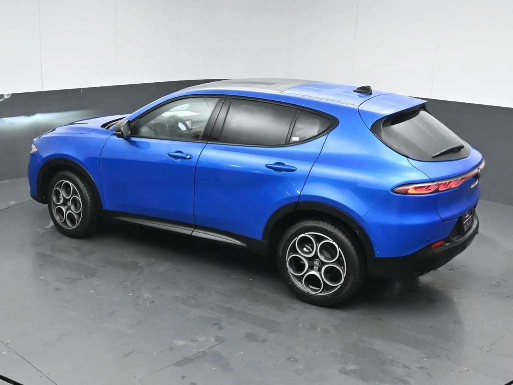New 2026 Misano Blue Metallic Exterior Paint Alfa Romeo Base image 42