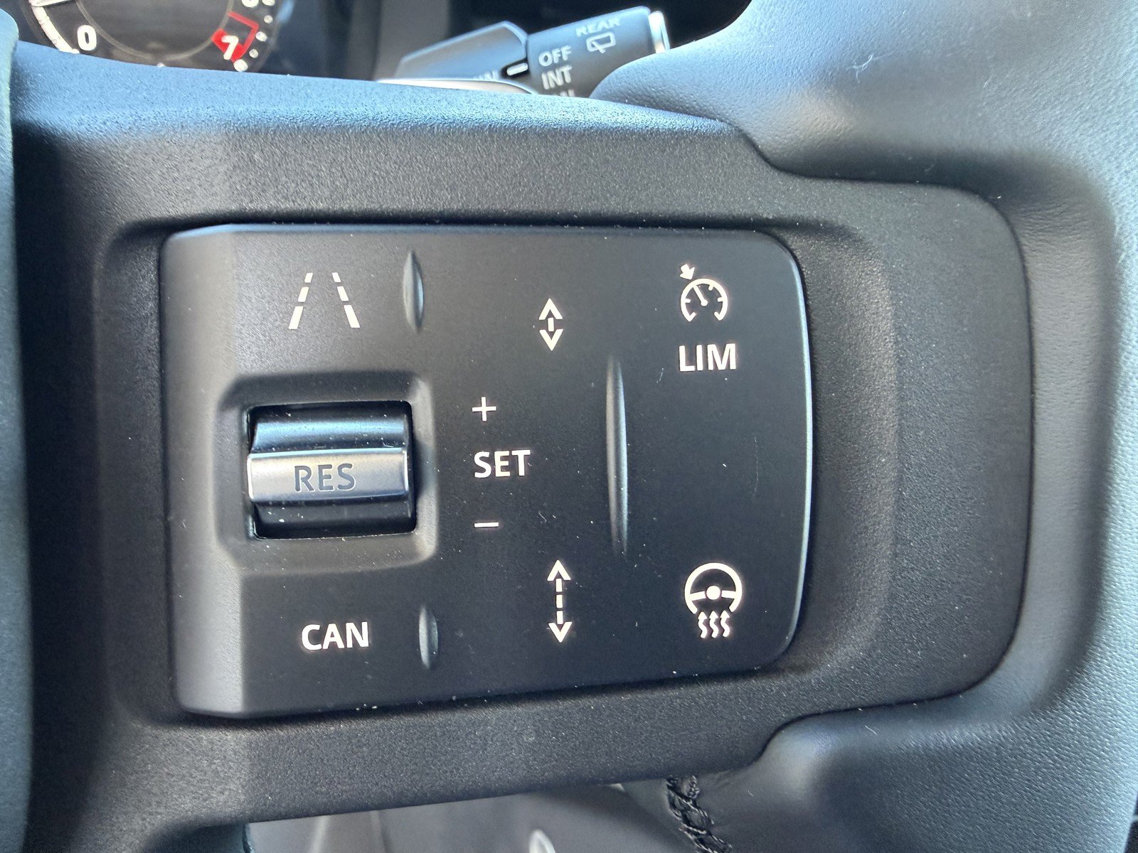 2026 Land Rover Defender V8 - Photo 12