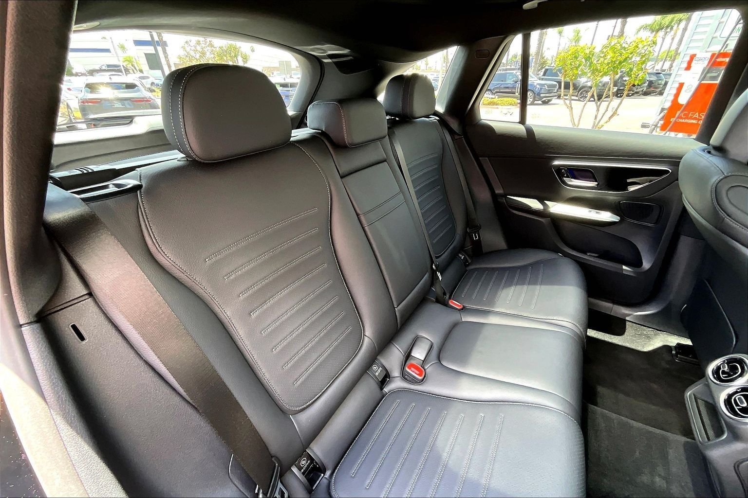Used 2026 Black Mercedes-Benz GLC 300 image 27