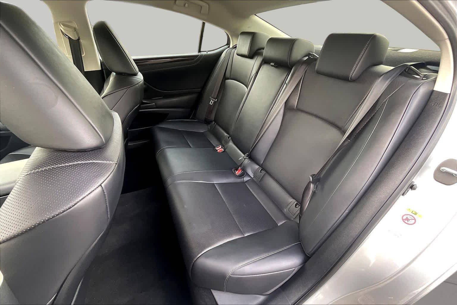 Used 2019 Silver Lining Metallic Lexus  image 20