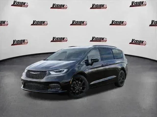 2026 Chrysler Pacifica Limited AWD's photo