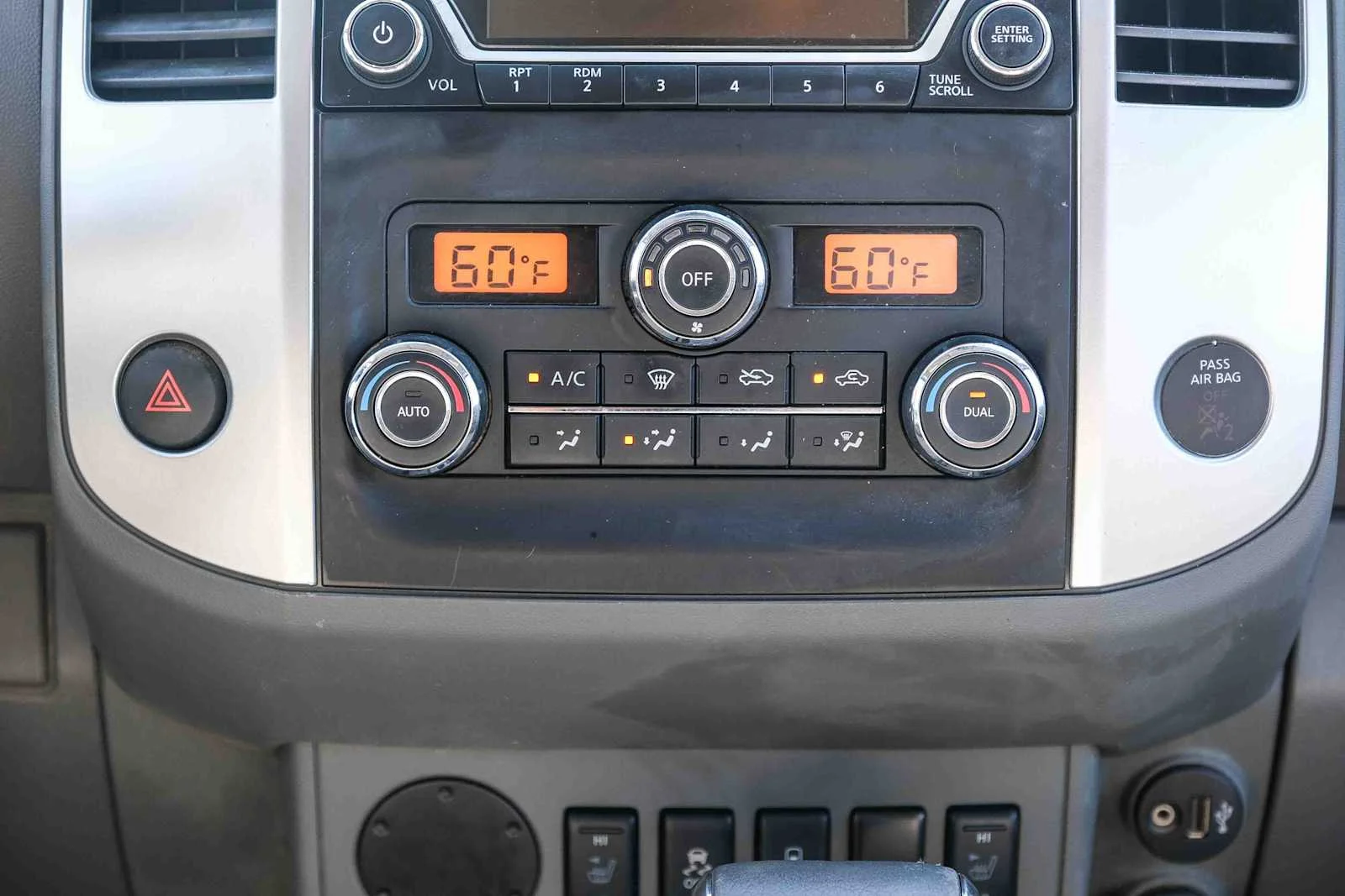 Used 2018 Magnetic Black Nissan SV V6 image 14