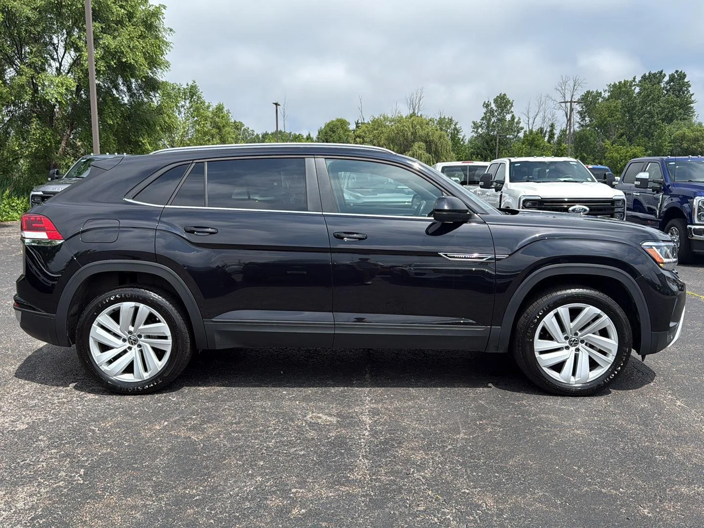 Used 2022 Deep Black Pearl Effect Volkswagen 2.0T SE w/Technology image 22