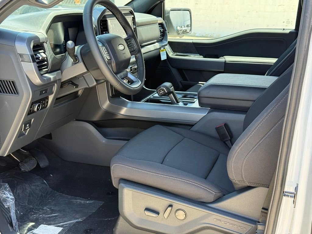 New 2026 Oxford White Ford XLT image 5