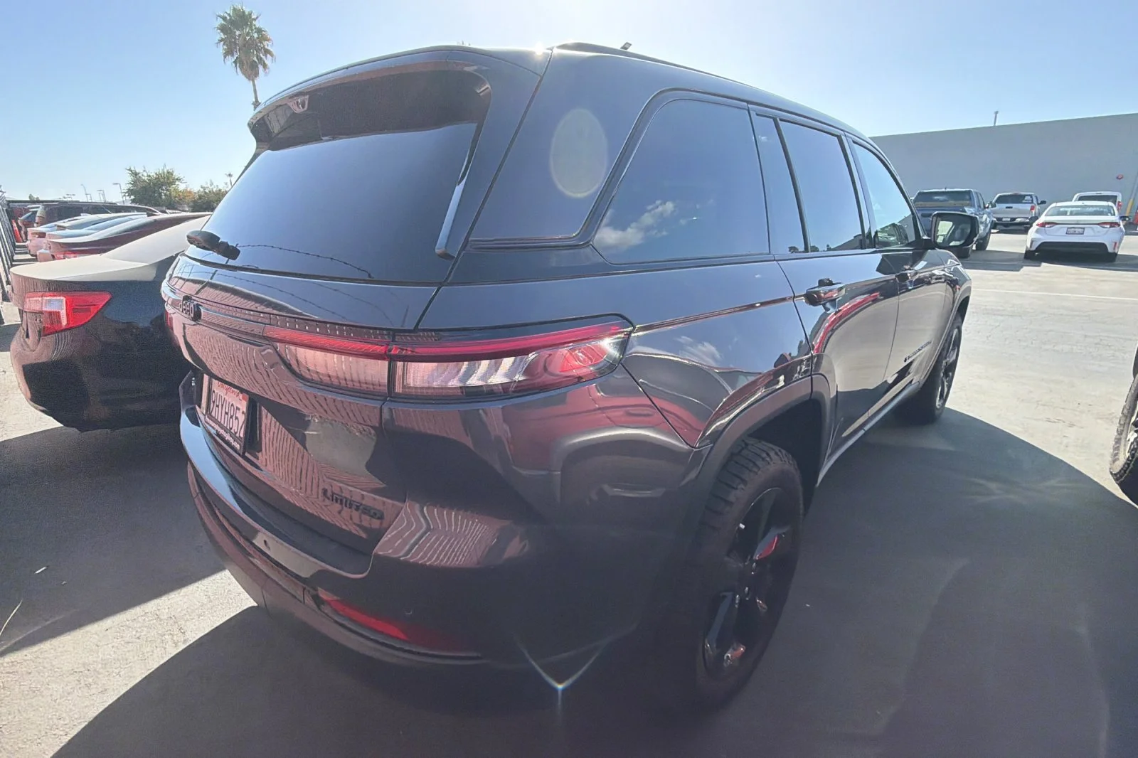Used 2023 Gray Jeep Limited image 4