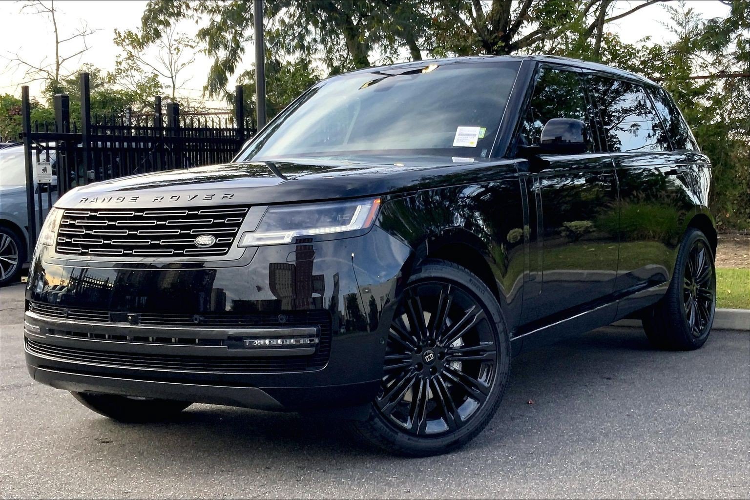 New 2027 Santorini Black Land Rover SE image 1