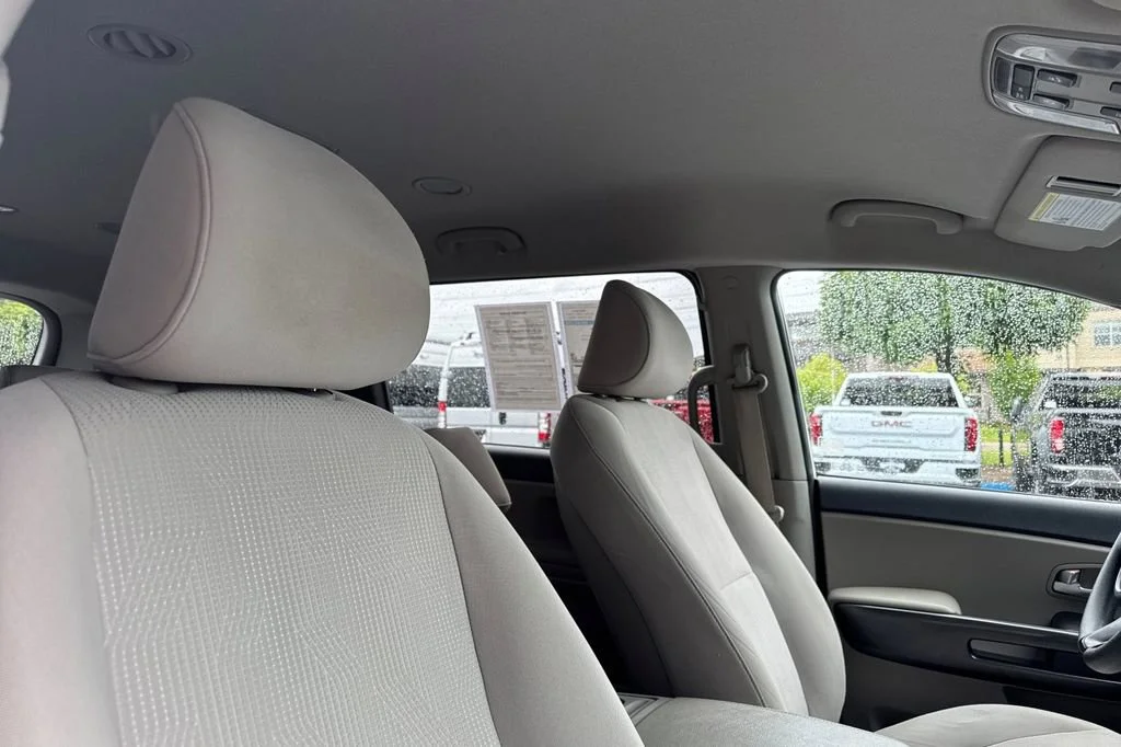 Used 2021 Pearl Kia LX image 18