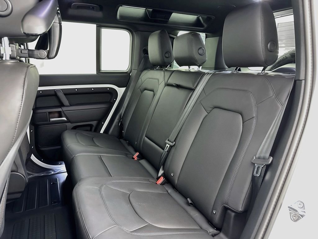 New 2026 Fuji White Land Rover X-Dynamic SE image 25