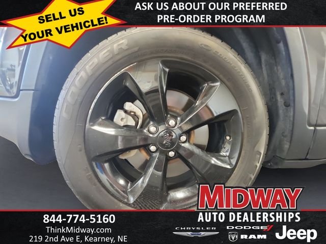 Used 2018 Gray Jeep Latitude image 14