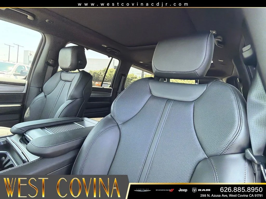 New 2026 Silver-Zynith Exterior Paint Jeep Limited Reserve image 23