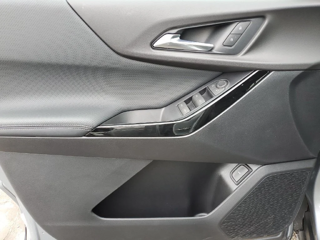 New 2027 Sterling Gray Metallic Chevrolet LT image 22