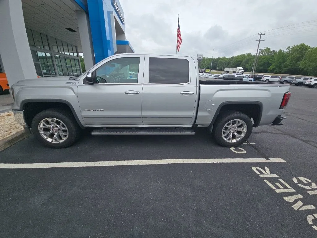 Used 2017 QUICKSILVER METALLIC GMC SLT image 7