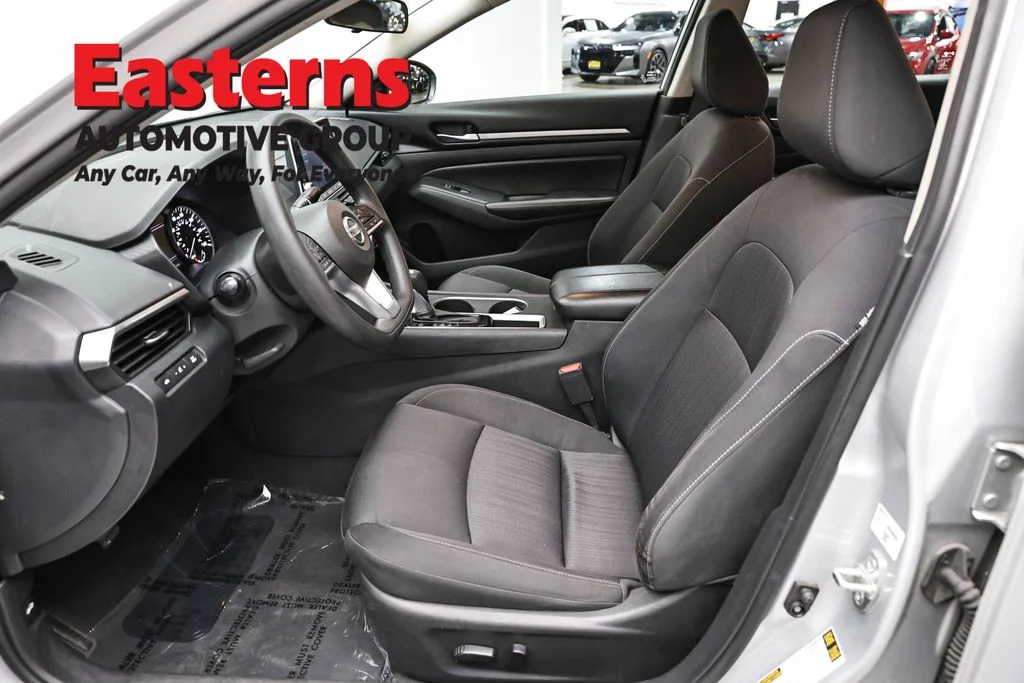 Used 2022 Silver Nissan 2.5 SV image 14