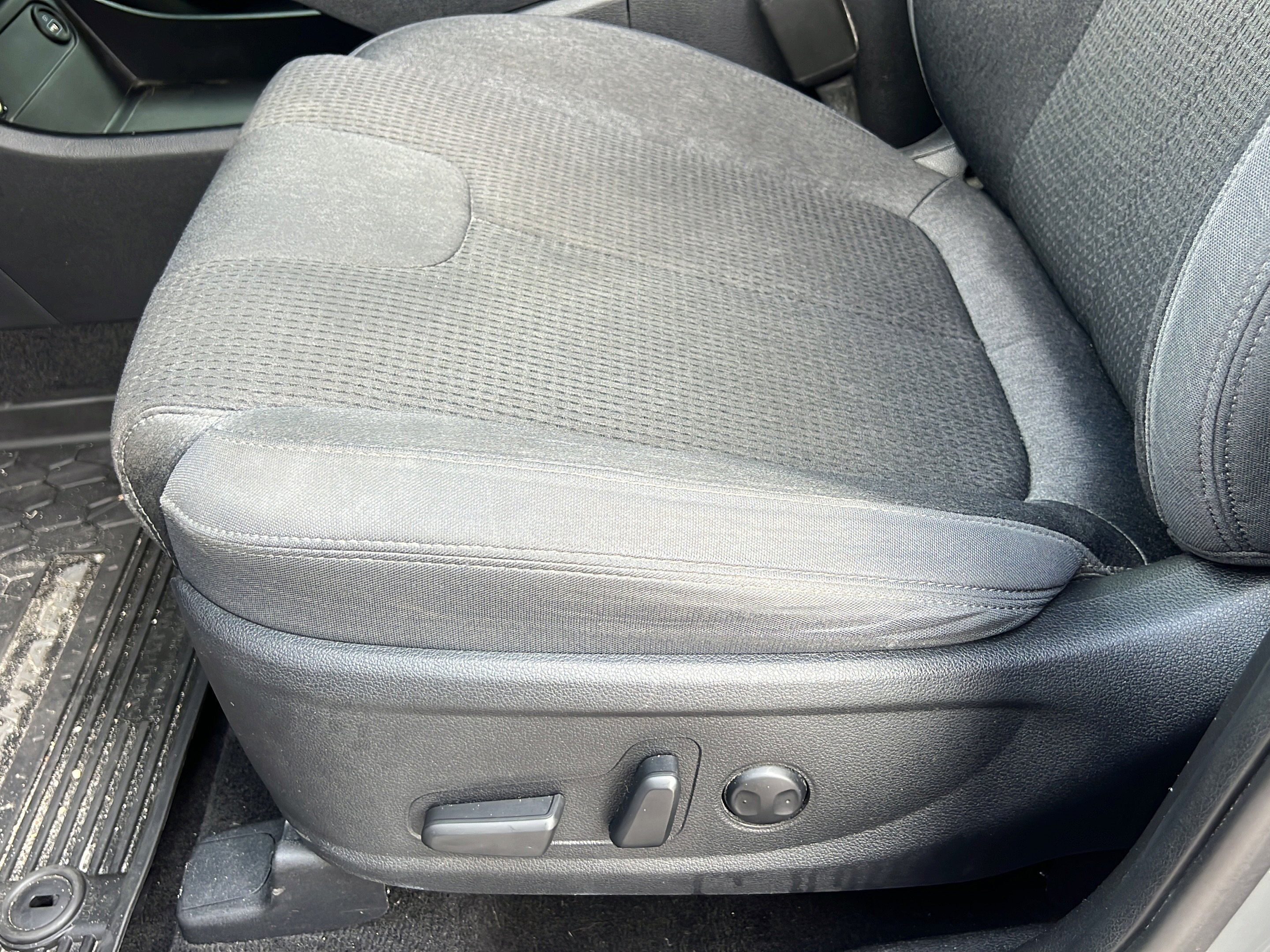 Used 2023 Hampton Gray Hyundai SEL image 14