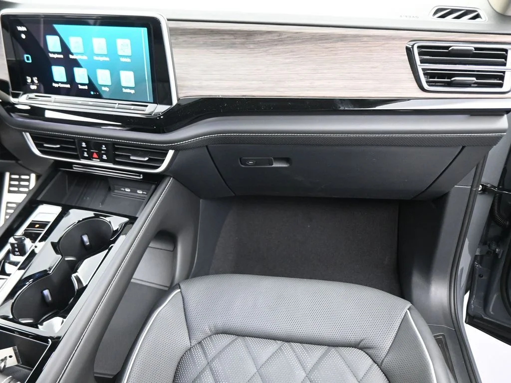 New 2026  Volkswagen 2.0T SEL Premium R-Line image 44