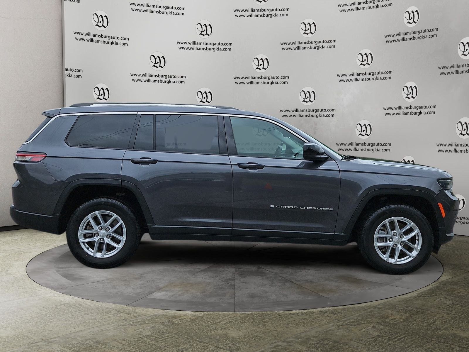 Used 2023 Gray Jeep Laredo image 6