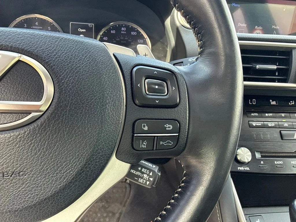 Used 2018 Eminent White Pearl Lexus 300 image 12
