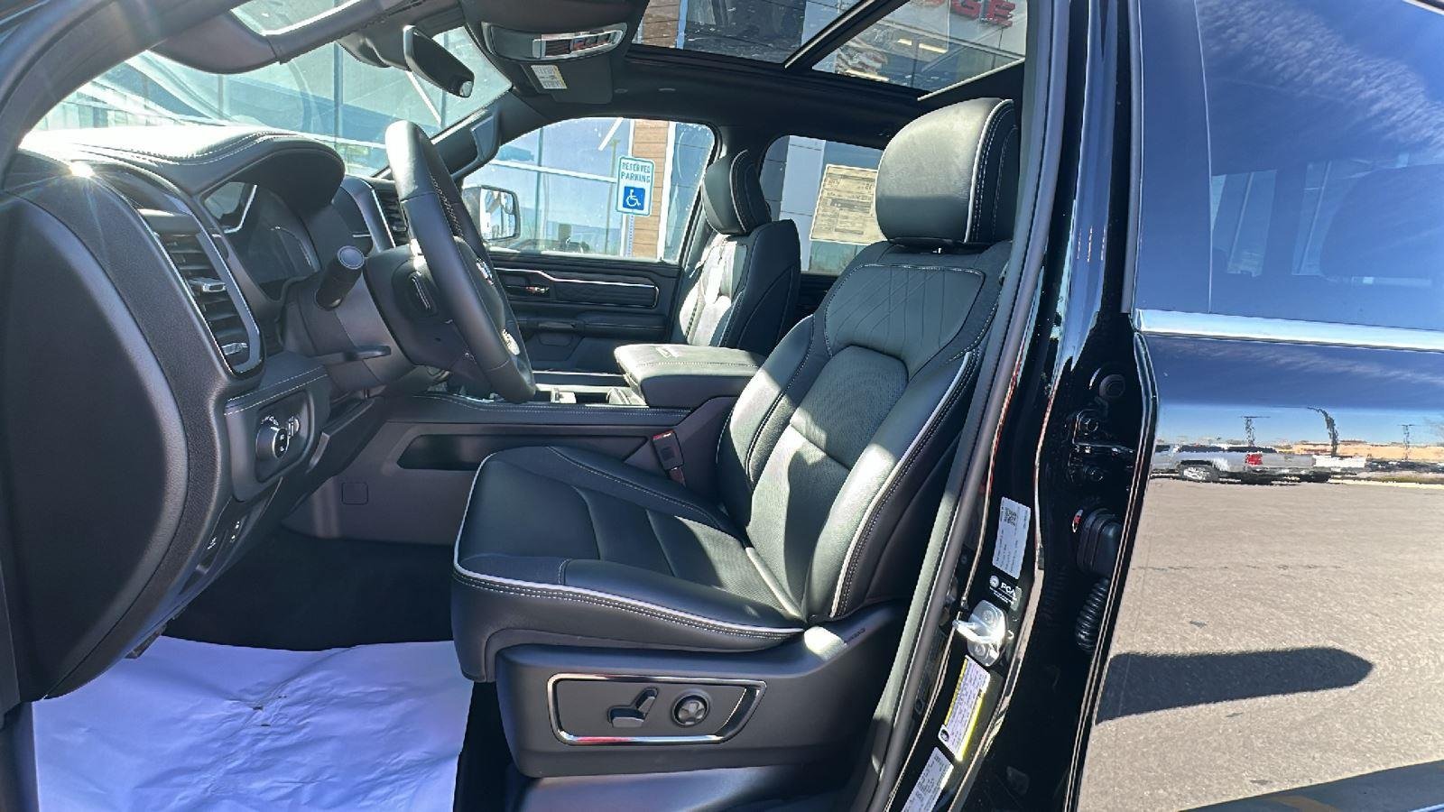 2026 RAM 1500 Limited - Photo 14