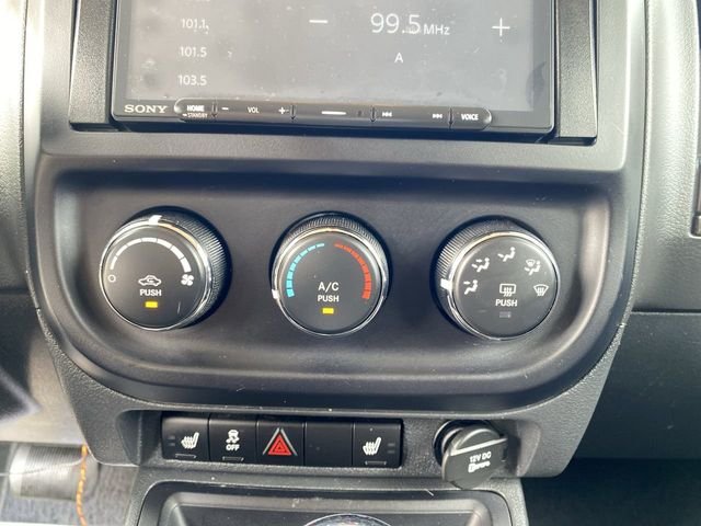 Used 2016 Silver Jeep Latitude image 18