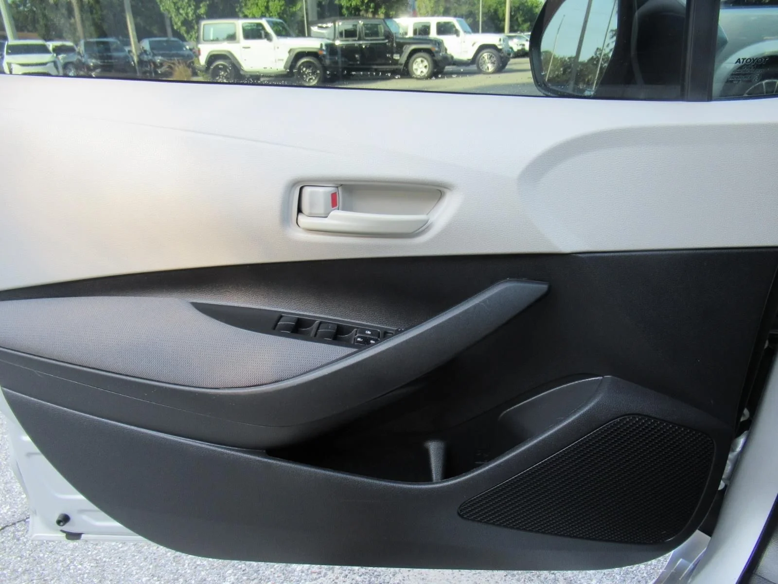 Used 2022 Silver Toyota LE image 19