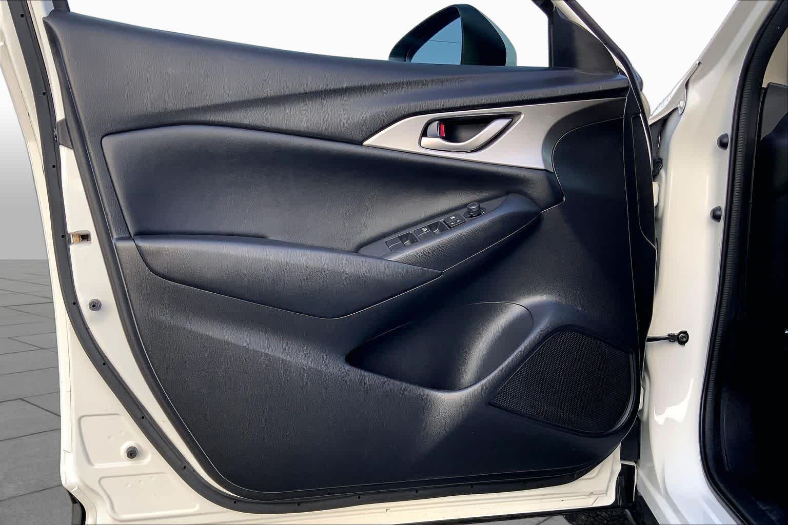Used 2020 Snowflake White Pearl Mica Mazda Sport image 22