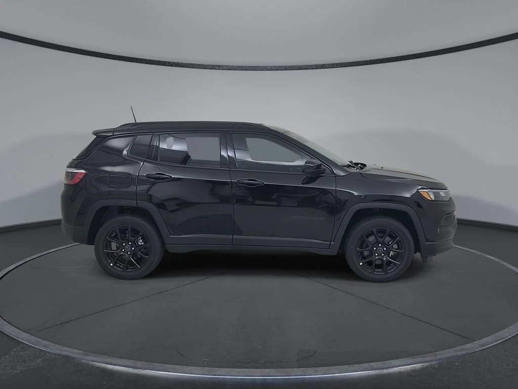 New 2026 Diamond Black Crystal Pearlcoat Jeep Latitude image 17