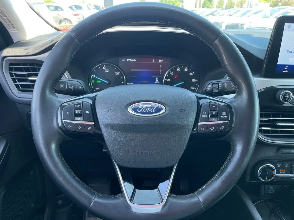 Used 2022 Rapid Red Metallic Tinted Clearcoat Ford SE image 8
