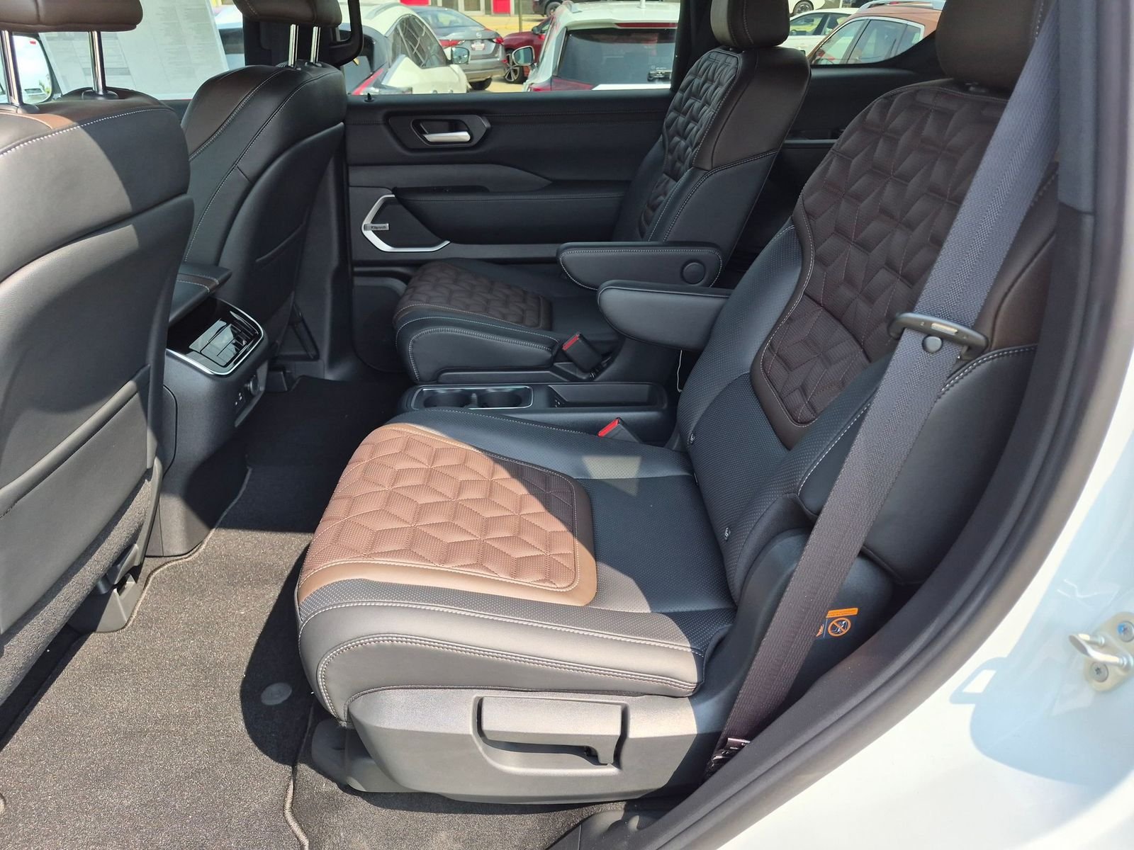 New 2026 Everest White TriCoat / Super Black Two-tone Nissan Platinum Reserve image 19