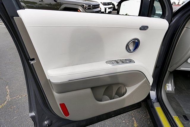 New 2026 Gray Hyundai SEL Premium image 27