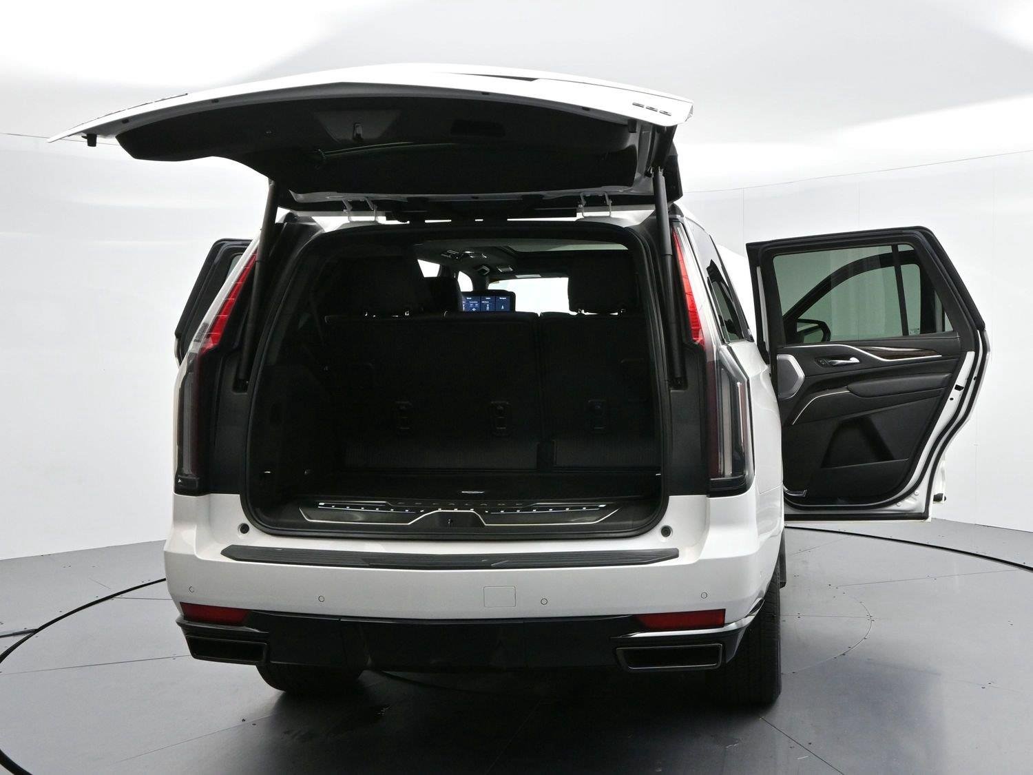 Used 2021 CRYSTAL WHITE TRICOAT Cadillac Sport Platinum image 52