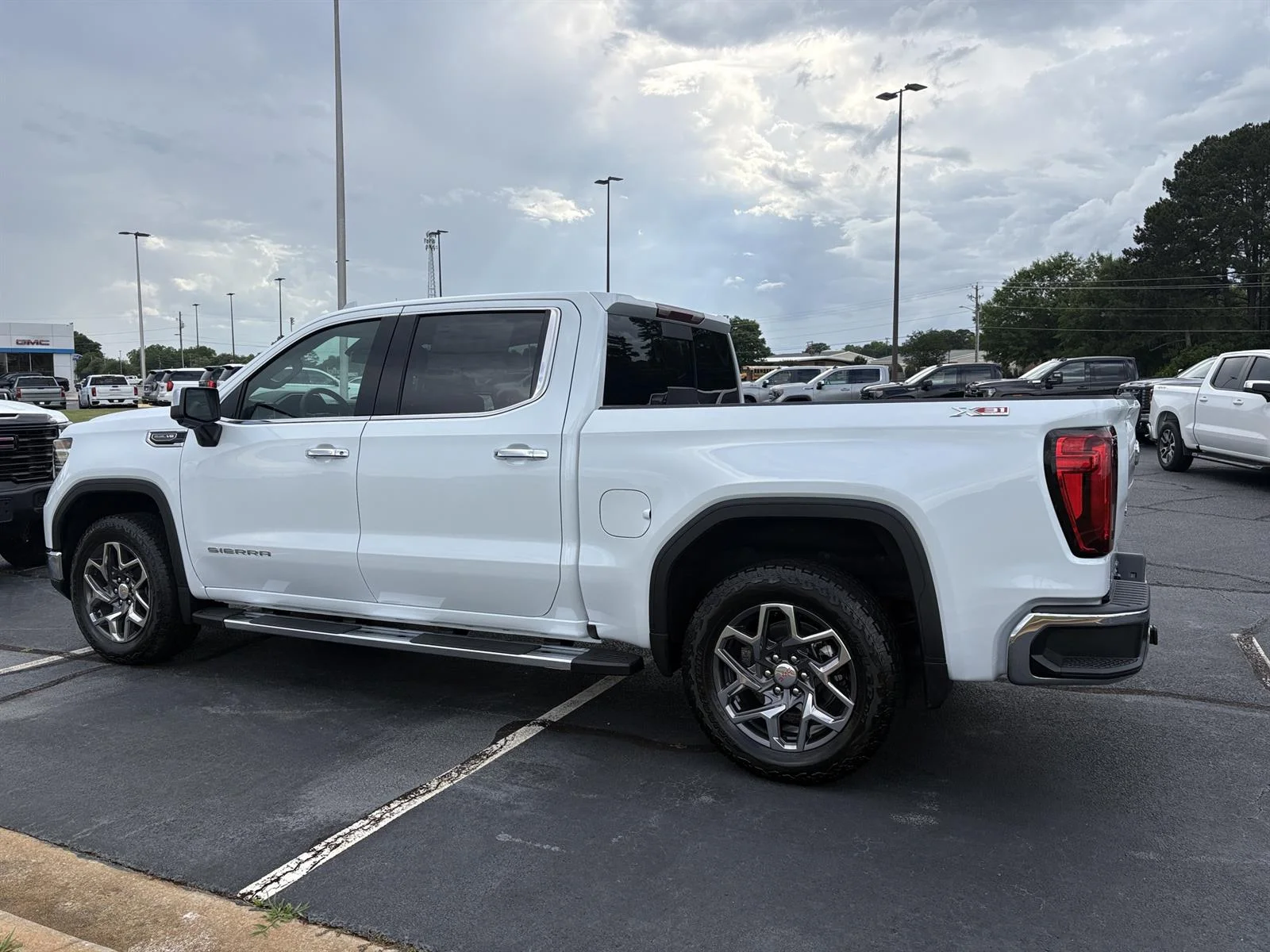 Used 2026 Glacier White Tricoat GMC SLT image 3