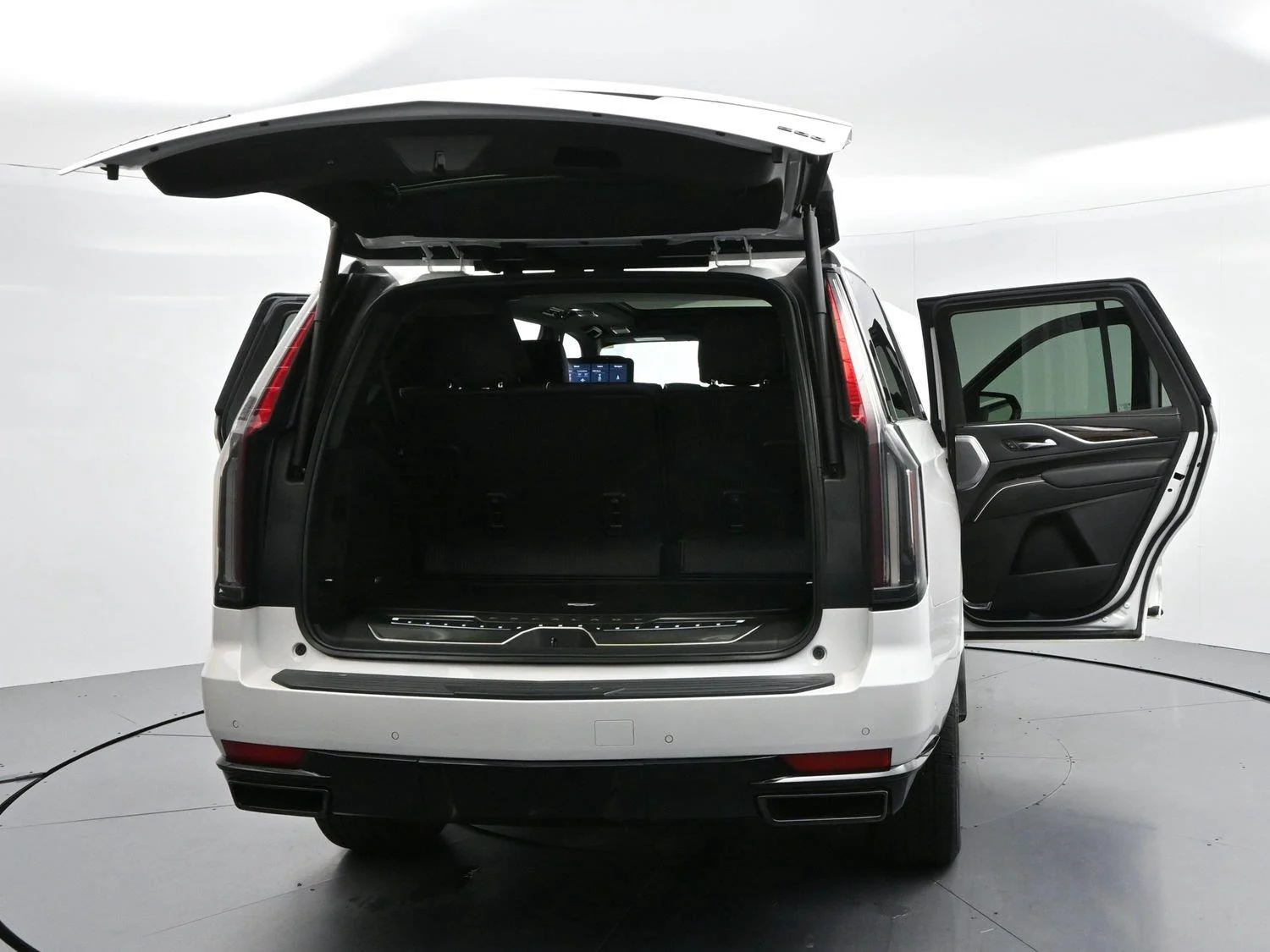 Used 2021 CRYSTAL WHITE TRICOAT Cadillac Sport Platinum image 52