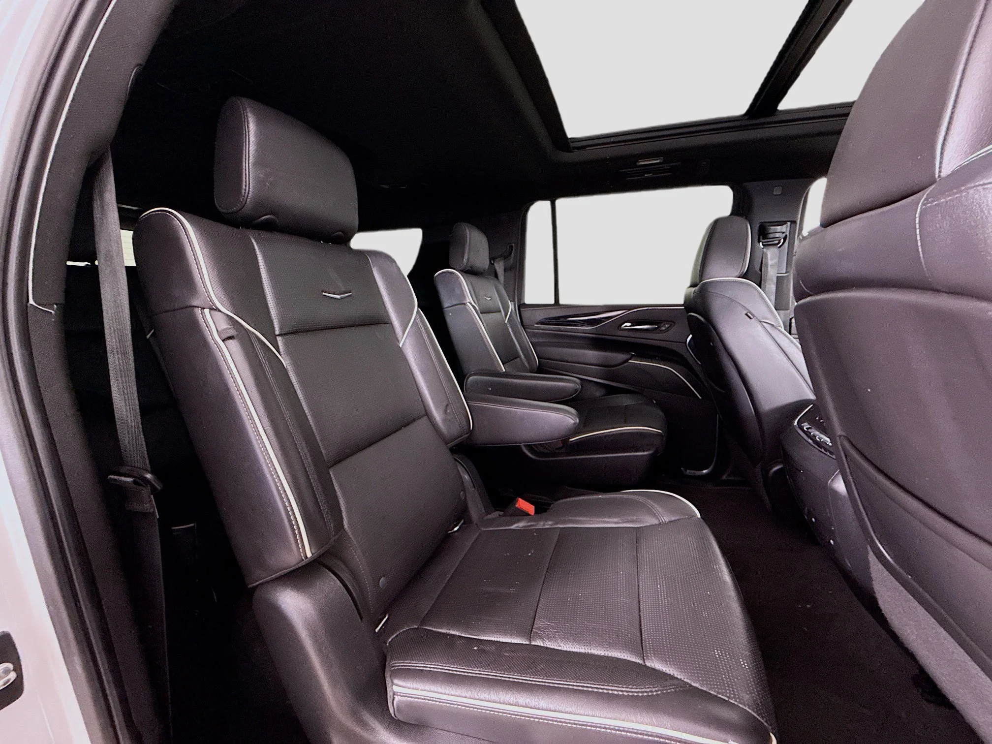 Used 2022 Crystal White Tricoat Cadillac Sport image 32